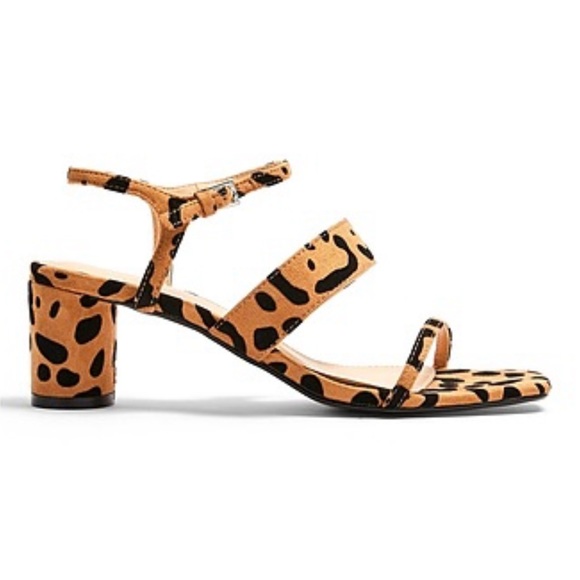 Vintage Shoes - Classic leopard animal print stacked heel Sandal - never been worn